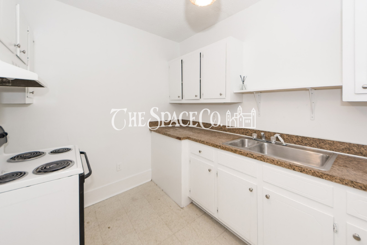 215 Fishburne St #A - Photo 4 of 50