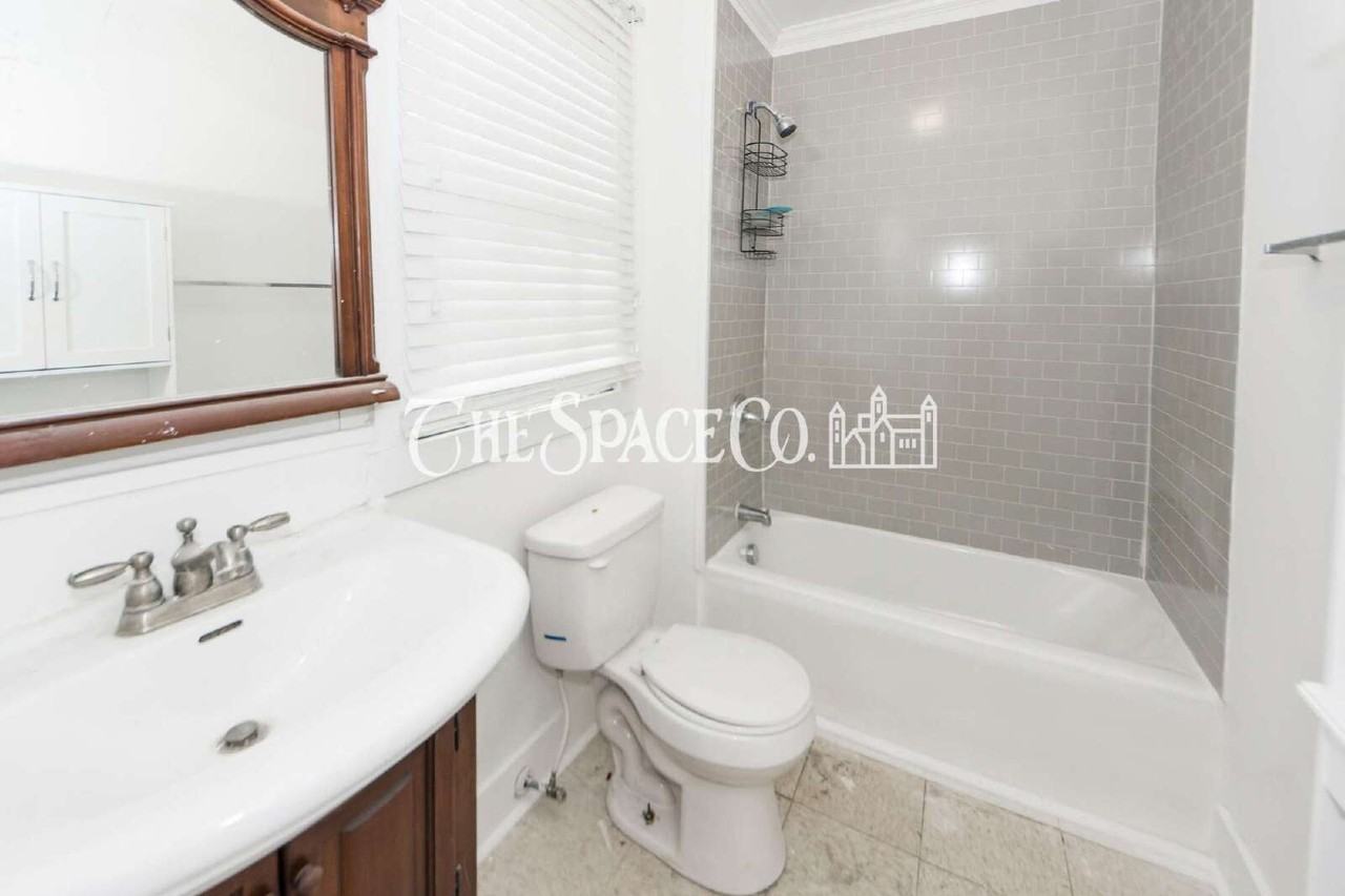 215 Fishburne St #A - Photo 5 of 50