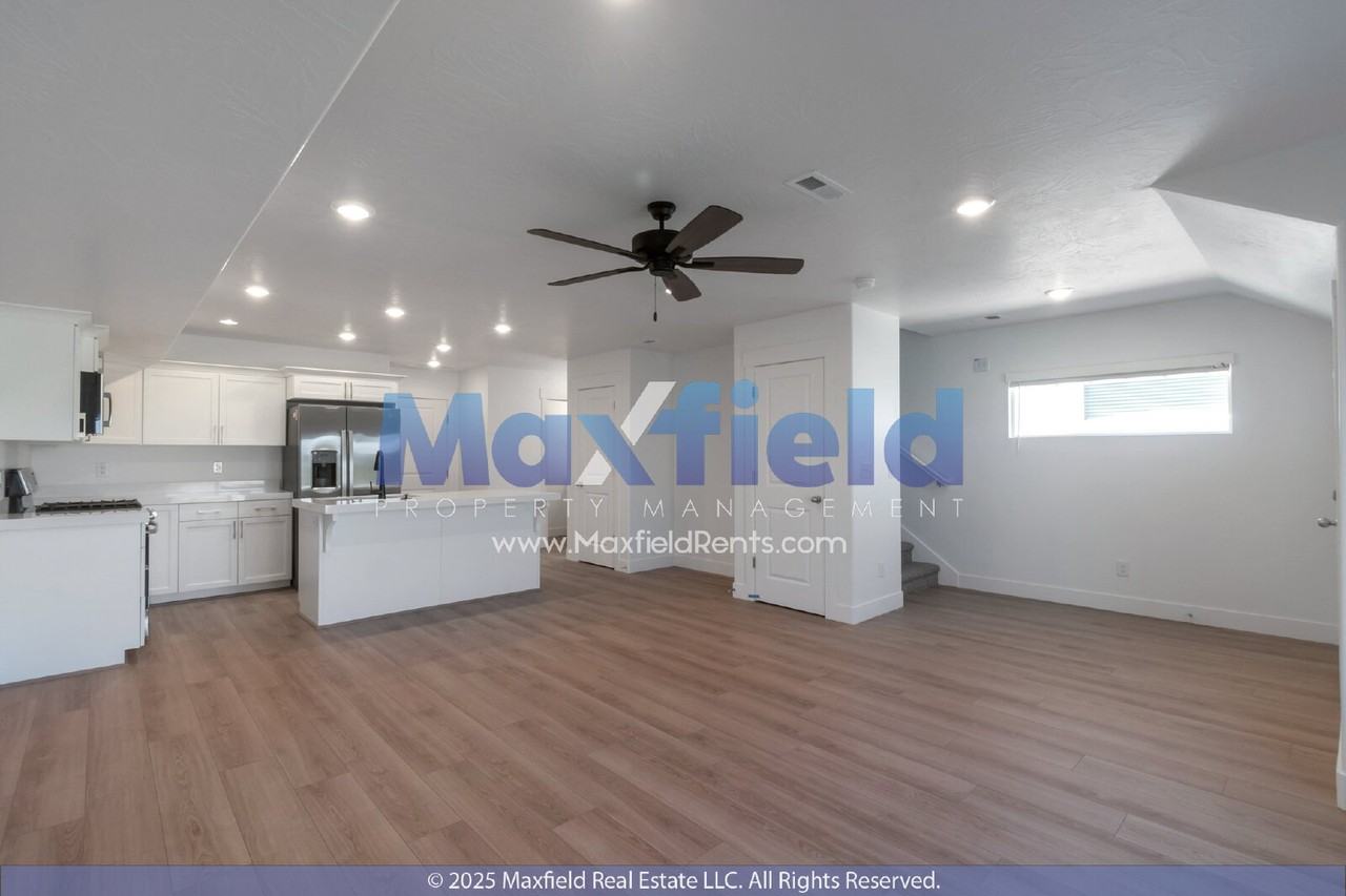 1382 N Meadow Ln - Photo 2 of 14