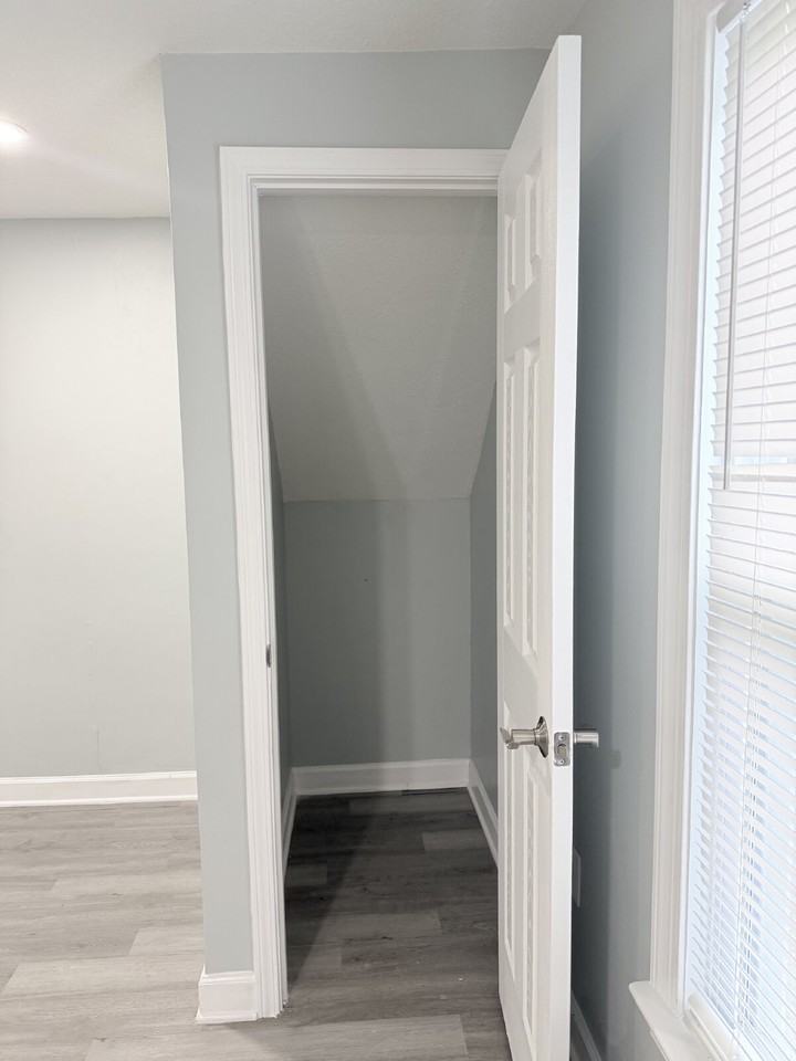 329 Jackson St - Photo 3 of 17