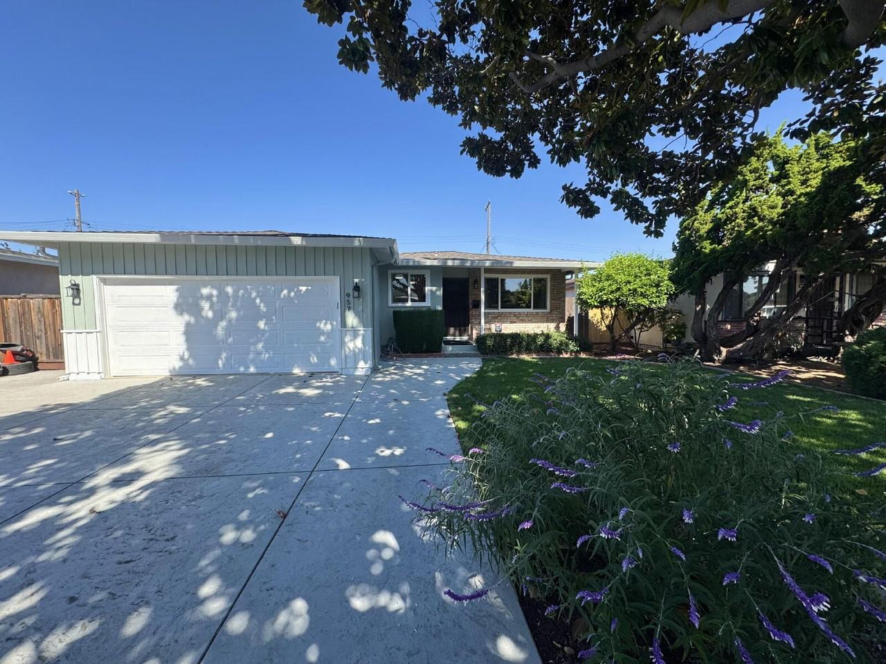 957 Amador Ave - Photo 3 of 50