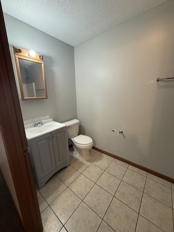 113 Nora Dr Apt C - Photo 2 of 9
