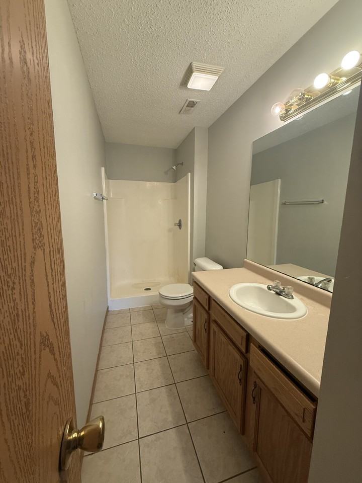 113 Nora Dr Apt C - Photo 5 of 9