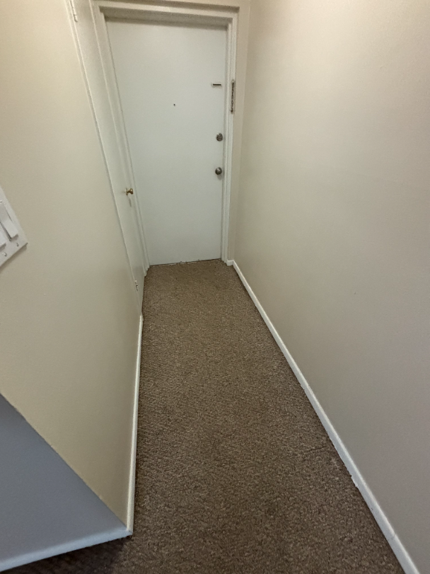 600 Lakeside Dr - Photo 2 of 7