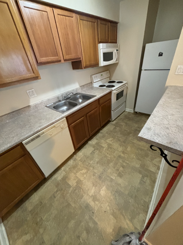 600 Lakeside Dr - Photo 7 of 7