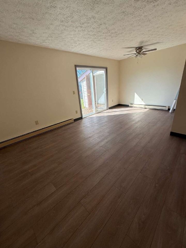 2850 Vista View Dr N - Photo 2 of 9