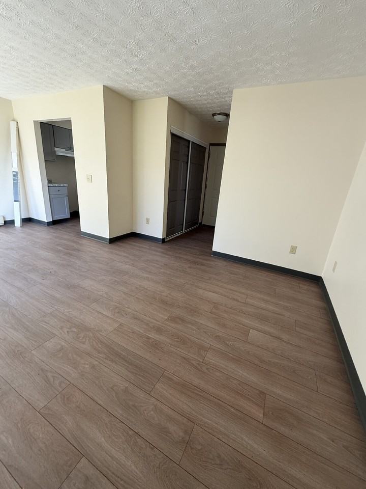 2850 Vista View Dr N - Photo 3 of 9