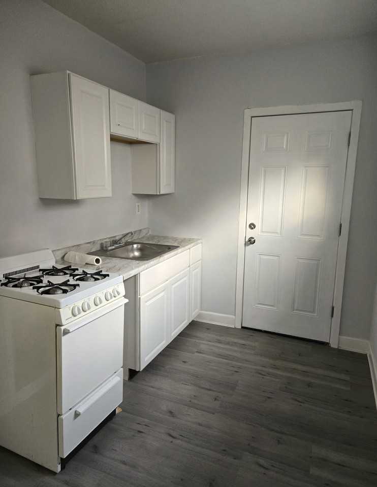 3893 W 23rd St #2 - Photo 3 of 7