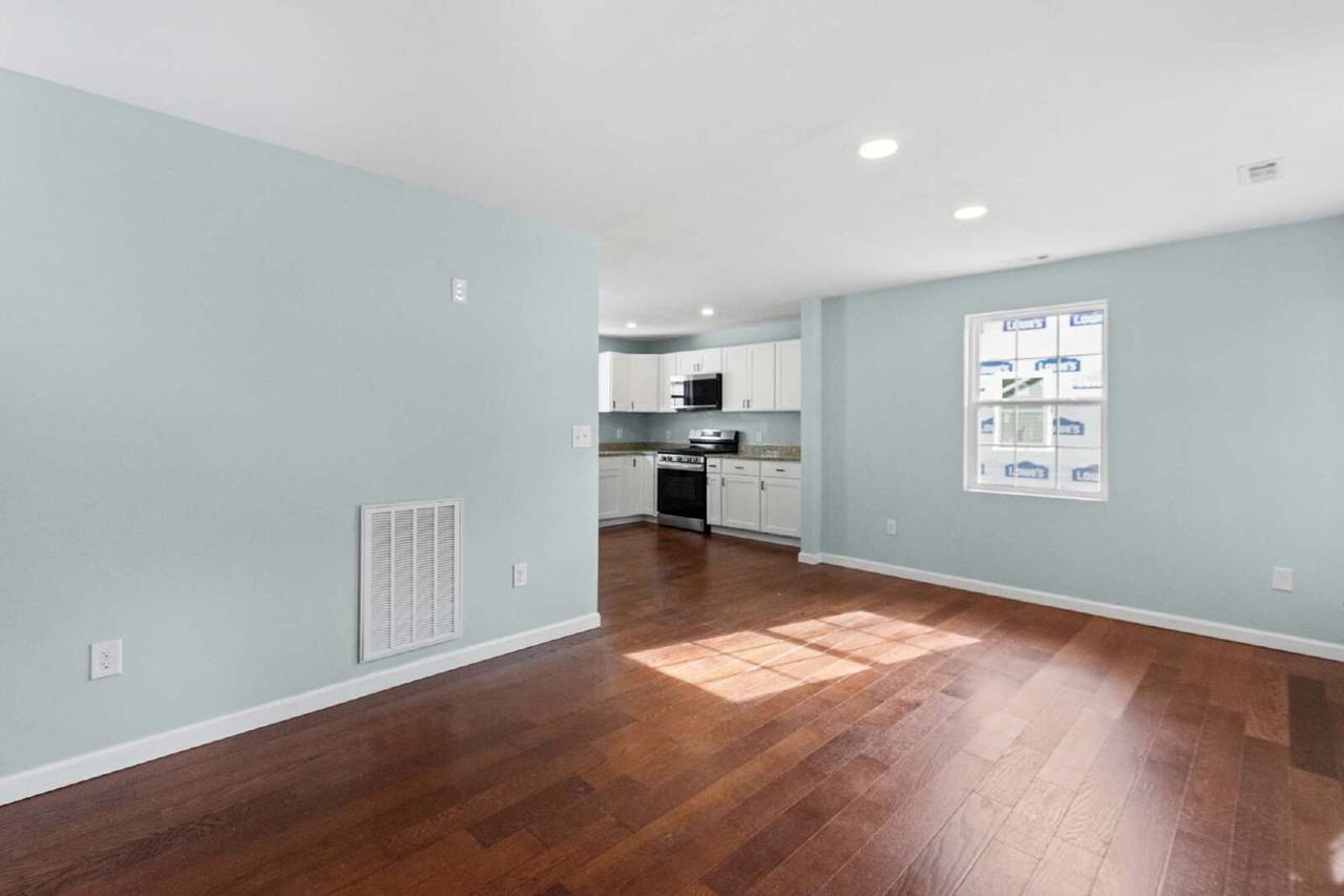 328 Whitner St - Photo 3 of 16