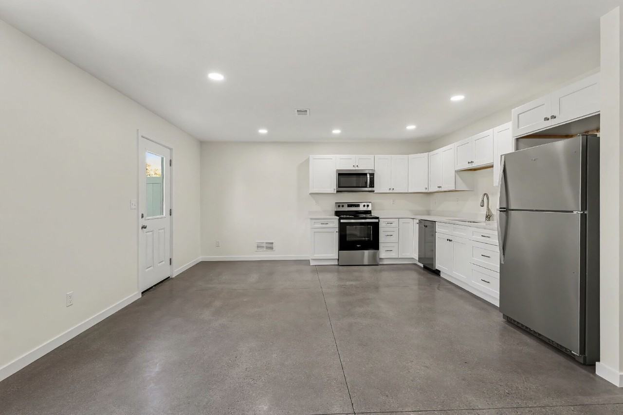 909 Wyllys St - Photo 5 of 18