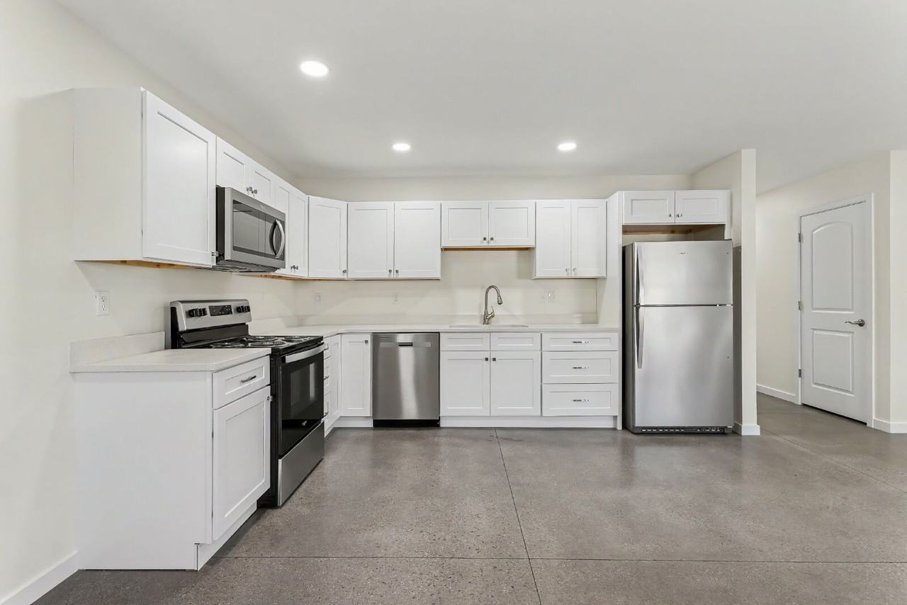909 Wyllys St - Photo 7 of 18