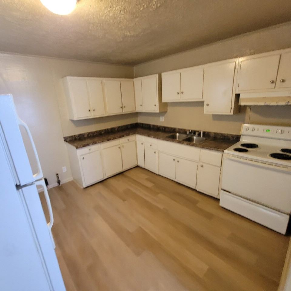 7305 E 37th St - Photo 4 of 6