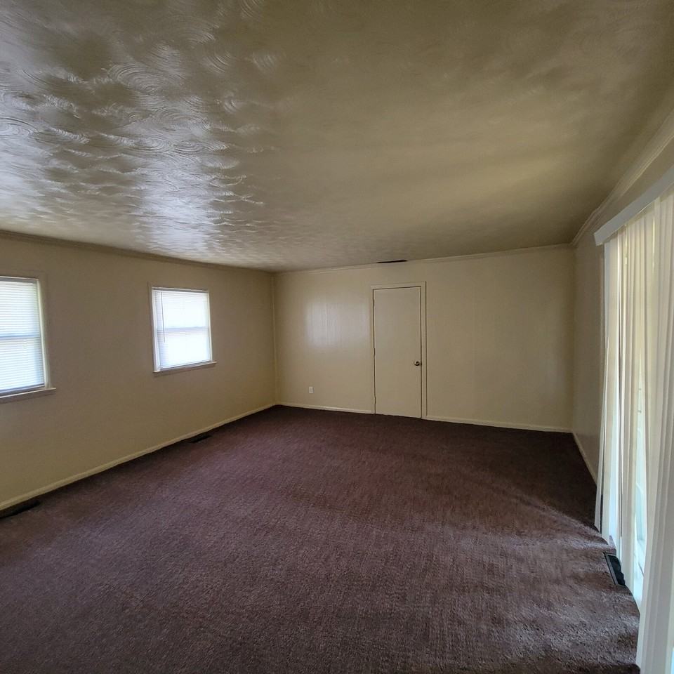 7305 E 37th St - Photo 6 of 6
