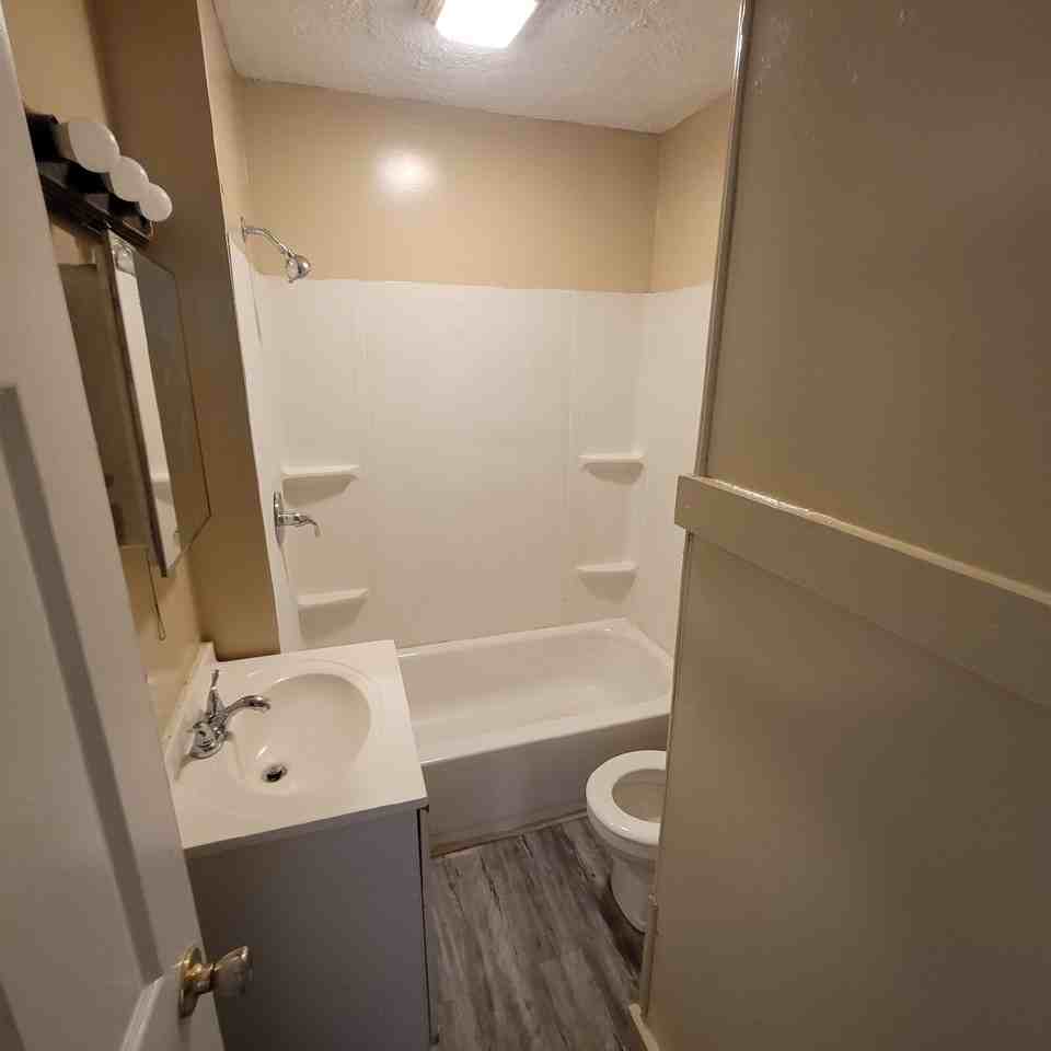 4925 Orion Ave - Photo 4 of 8