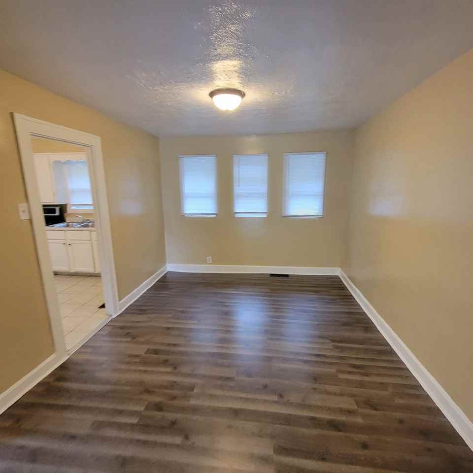4925 Orion Ave - Photo 6 of 8