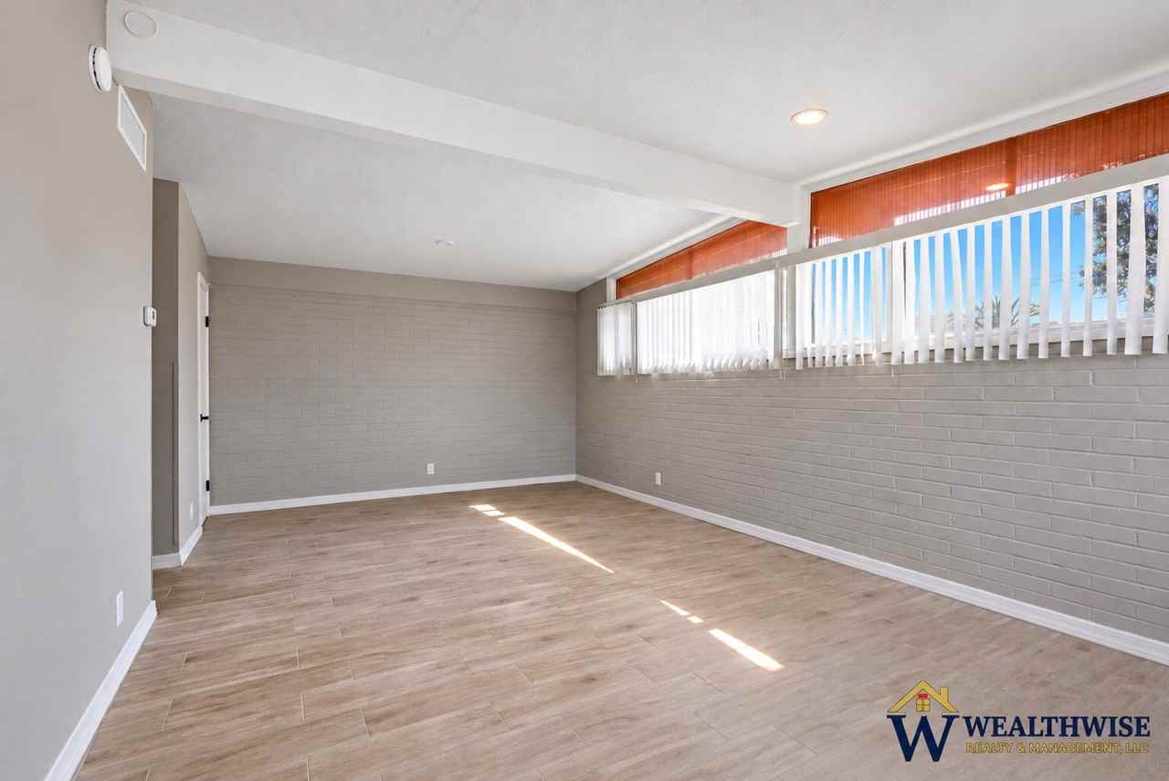2876 N Edith Blvd - Photo 4 of 18