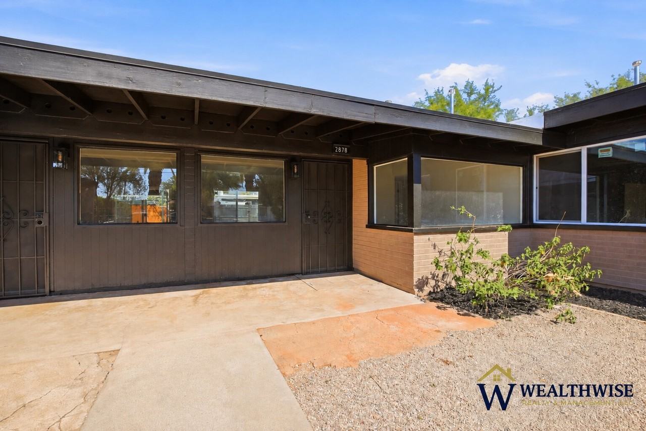 2878 N Edith Blvd - Photo 2 of 23