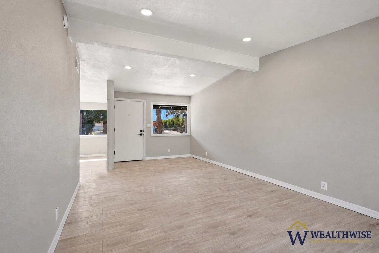 2878 N Edith Blvd - Photo 3 of 23