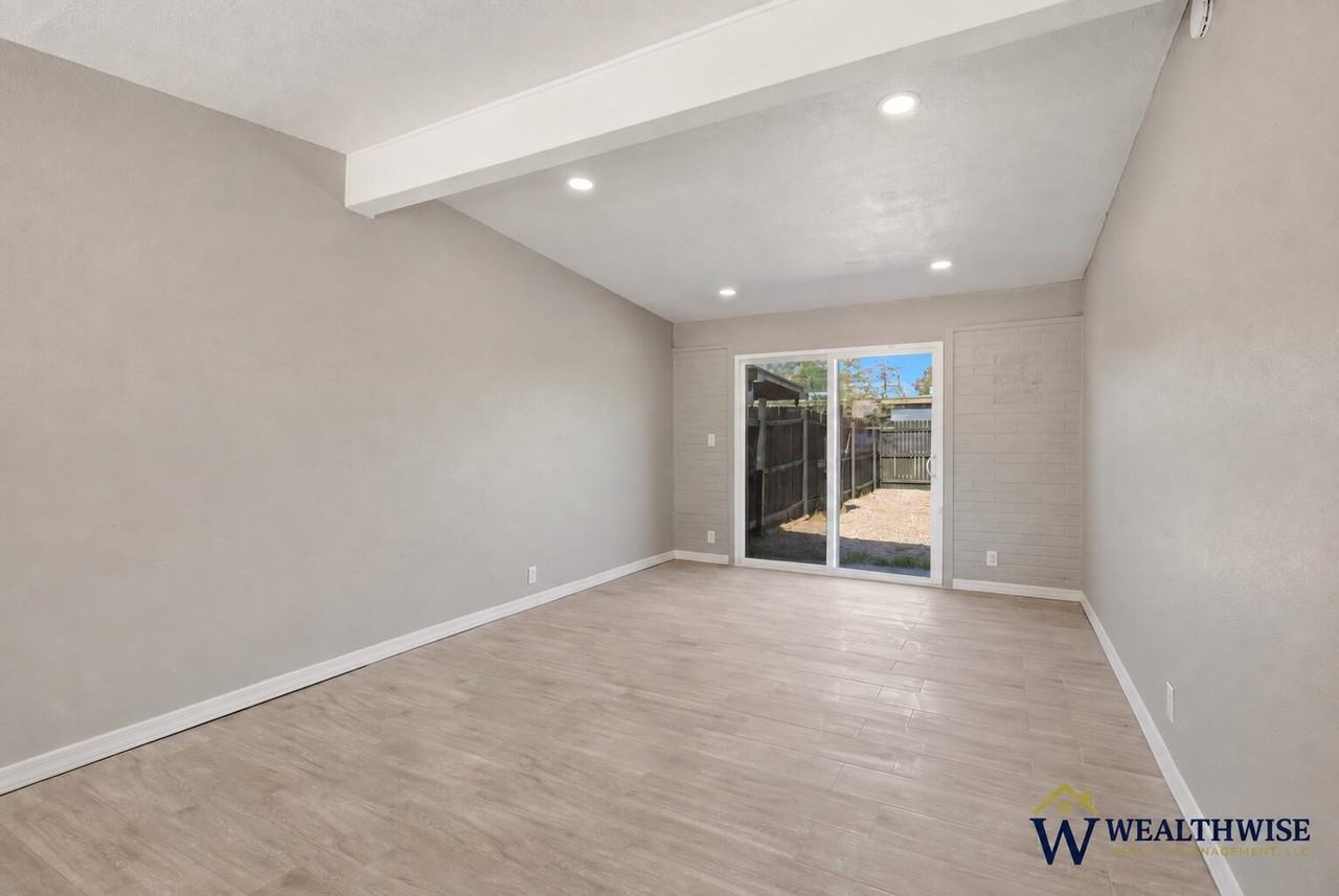2878 N Edith Blvd - Photo 5 of 23
