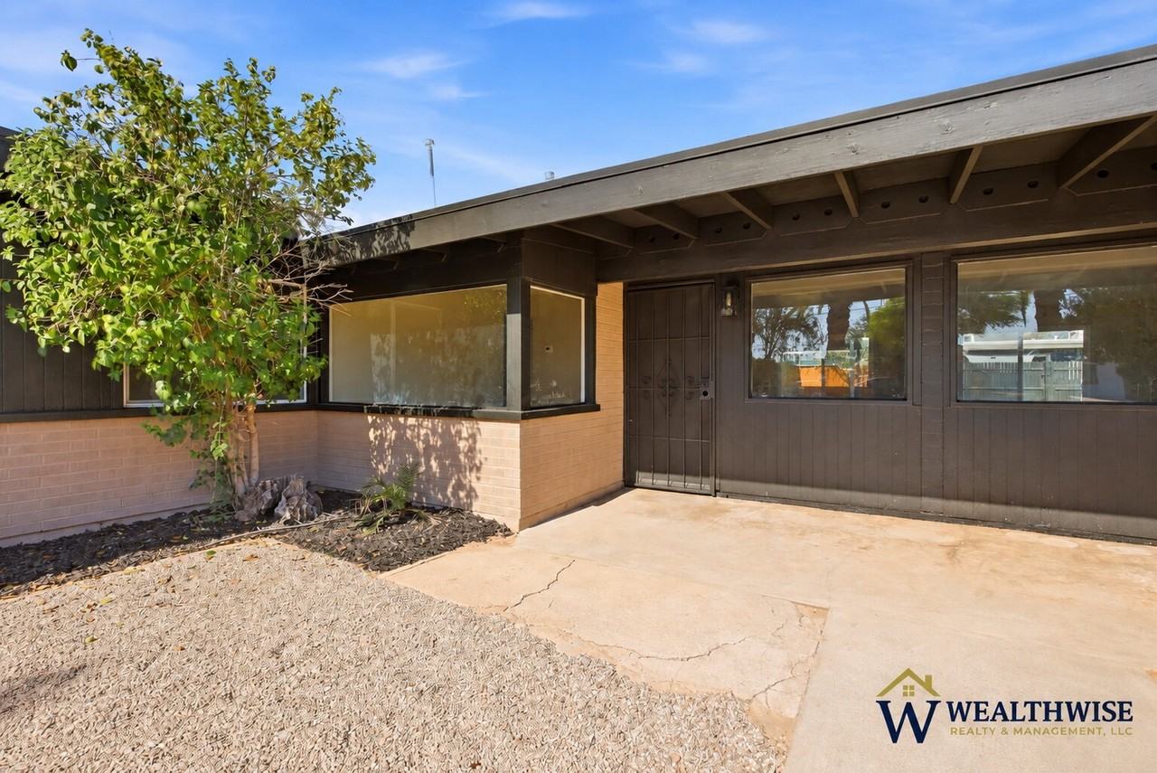 2880 N Edith Blvd - Photo 2 of 23