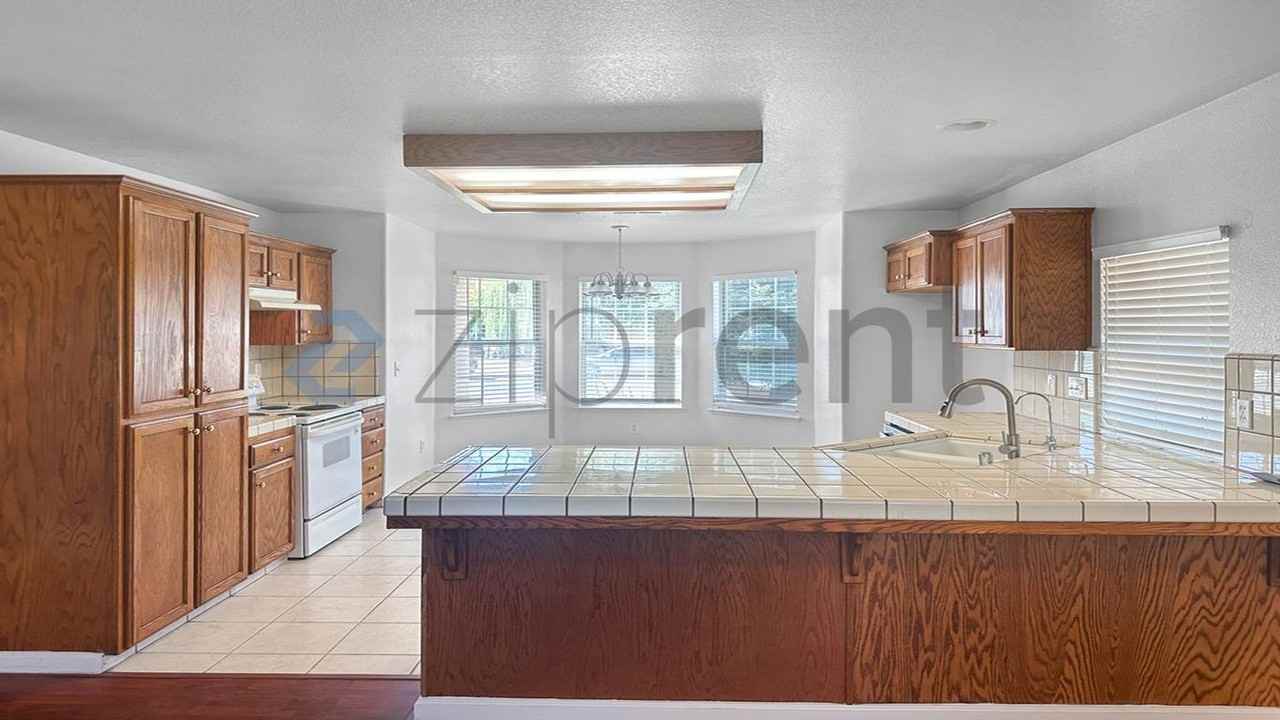 6288 W San Jose Ave - Photo 5 of 33