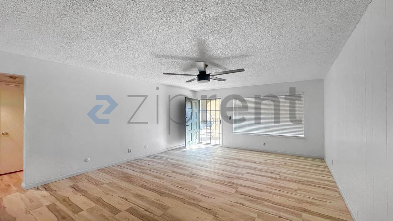 4002 E Dakota Ave #103 - Photo 7 of 27