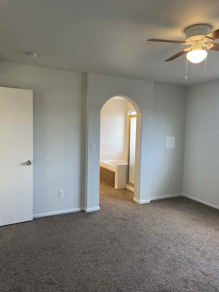 2354 S Zeno St - Photo 7 of 22