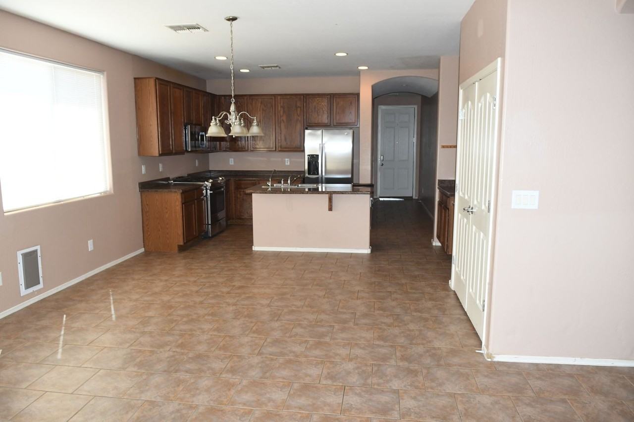 8916 W Payson Rd - Photo 4 of 20
