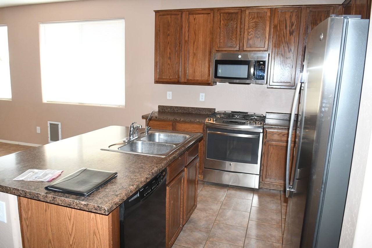 8916 W Payson Rd - Photo 7 of 20