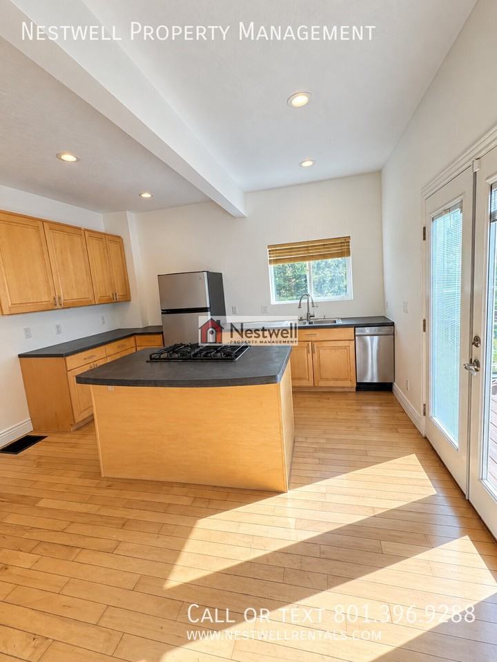 1149 W Pacific Ave - Photo 3 of 27