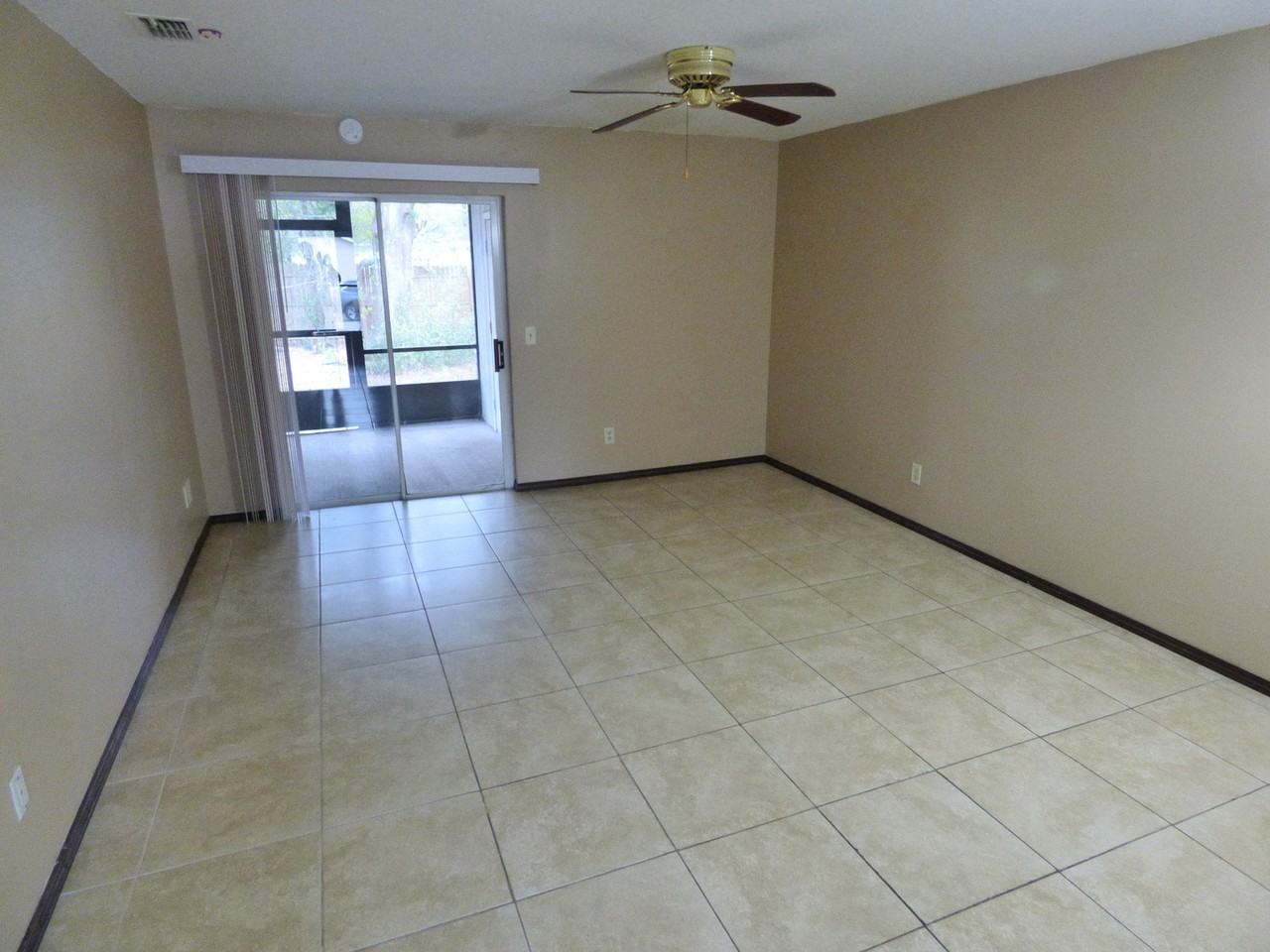 581 Autumn Dr - Photo 2 of 8