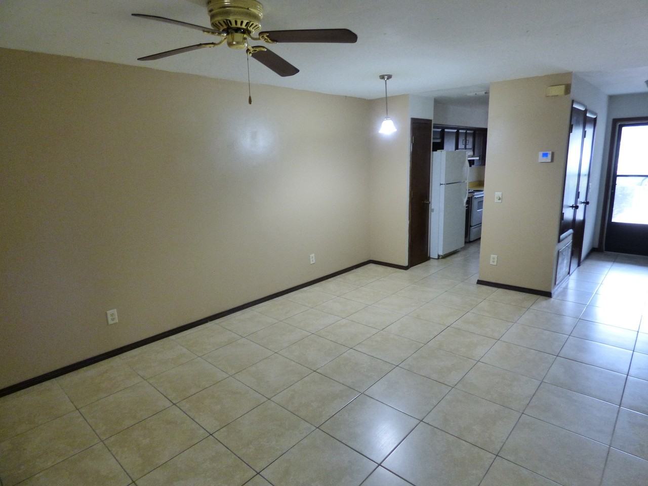 581 Autumn Dr - Photo 3 of 8