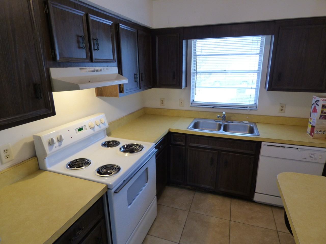 581 Autumn Dr - Photo 4 of 8