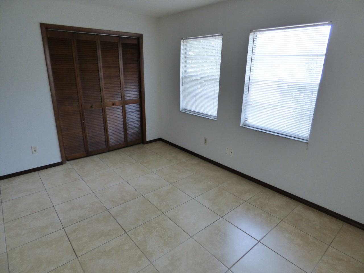 581 Autumn Dr - Photo 5 of 8
