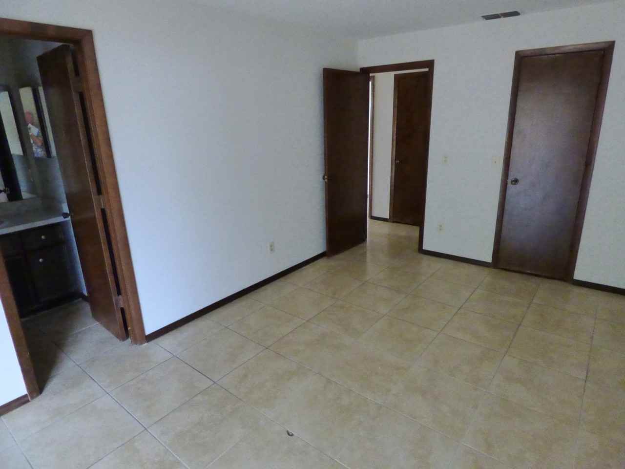 581 Autumn Dr - Photo 7 of 8