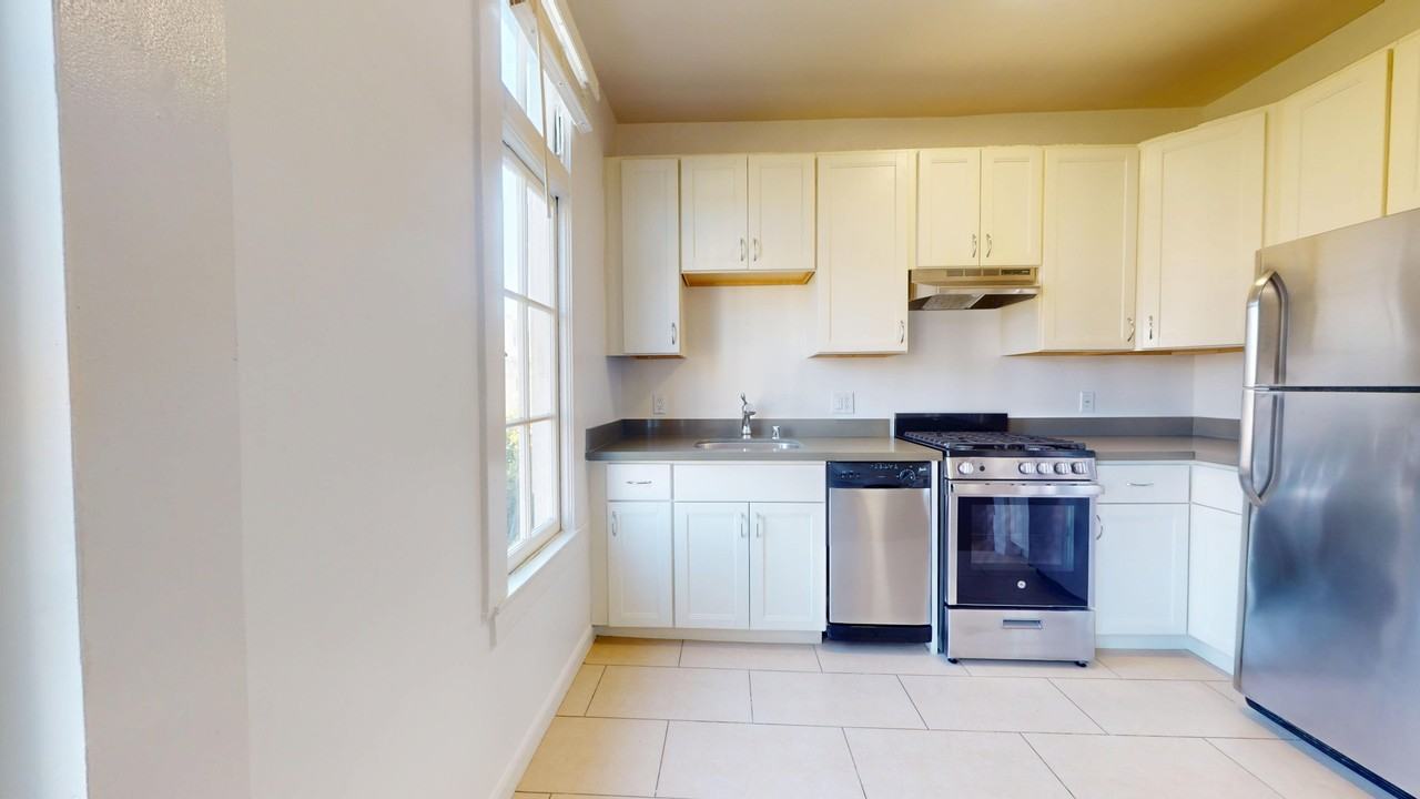 655 Stockton Street - Photo 6 of 39