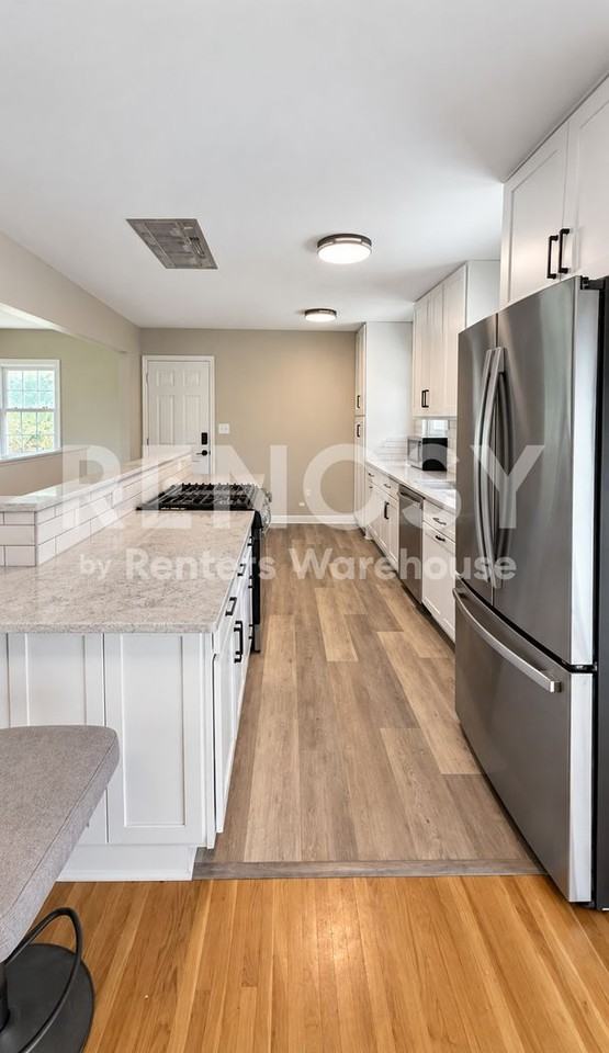 7219 Halifax Ave N - Photo 3 of 21