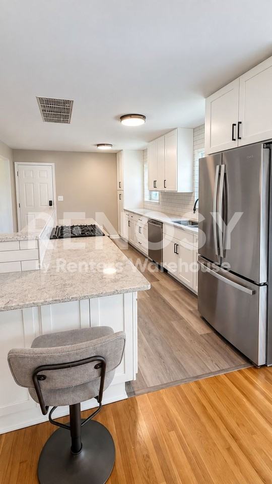 7219 Halifax Ave N - Photo 7 of 21