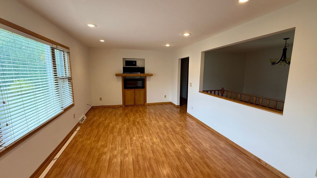 11310 12th Ave N - Photo 5 of 25