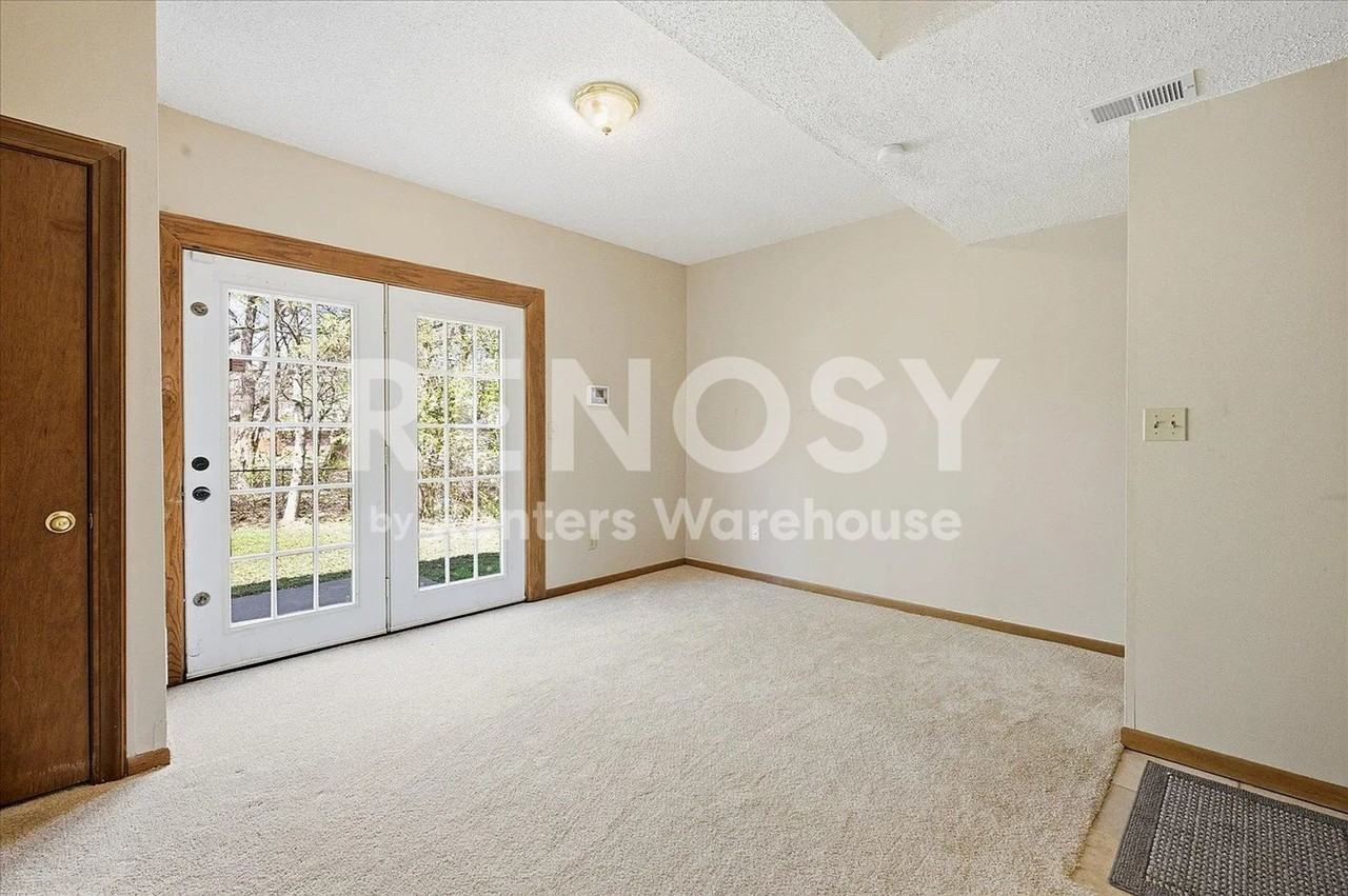 1260 Virginia St - Photo 3 of 27