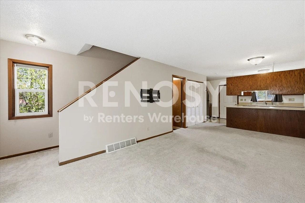 1260 Virginia St - Photo 4 of 27