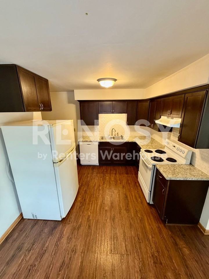 7210 Bloomington Ave - Photo 3 of 10