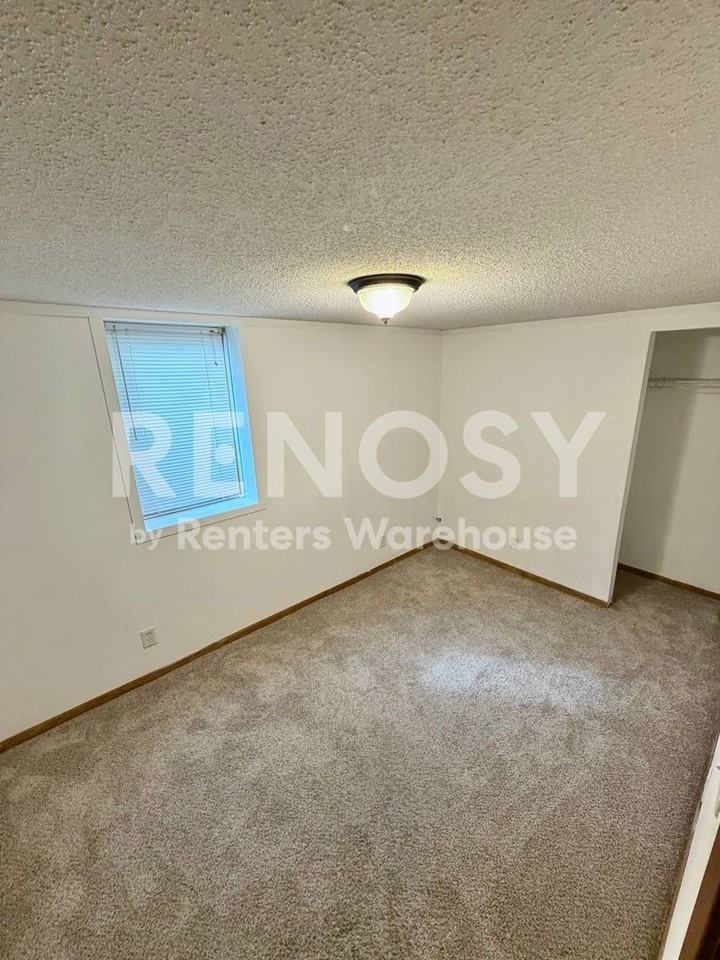 7210 Bloomington Ave - Photo 7 of 10