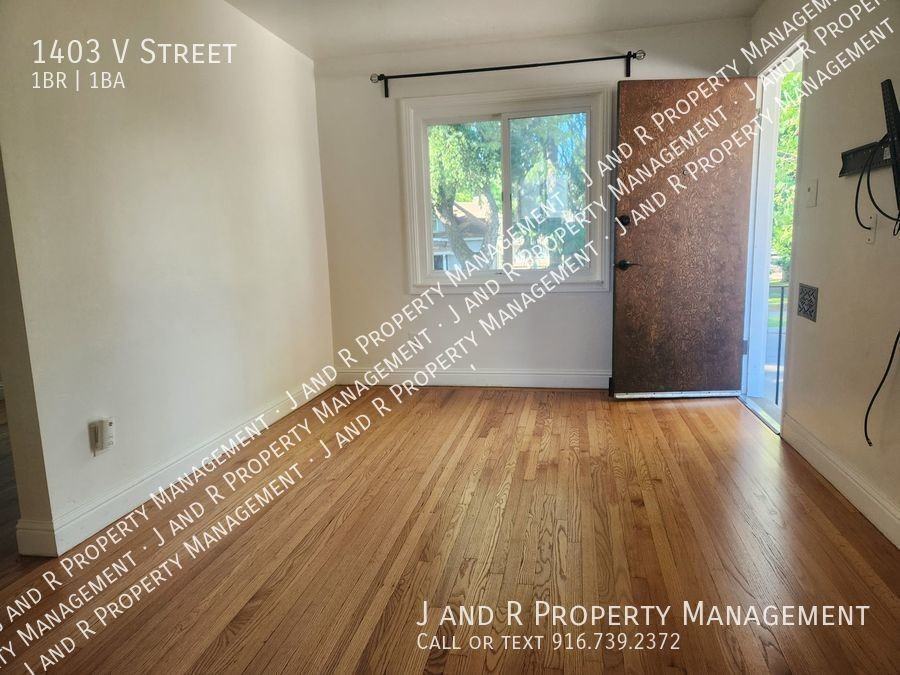 1403 V St - Photo 3 of 15