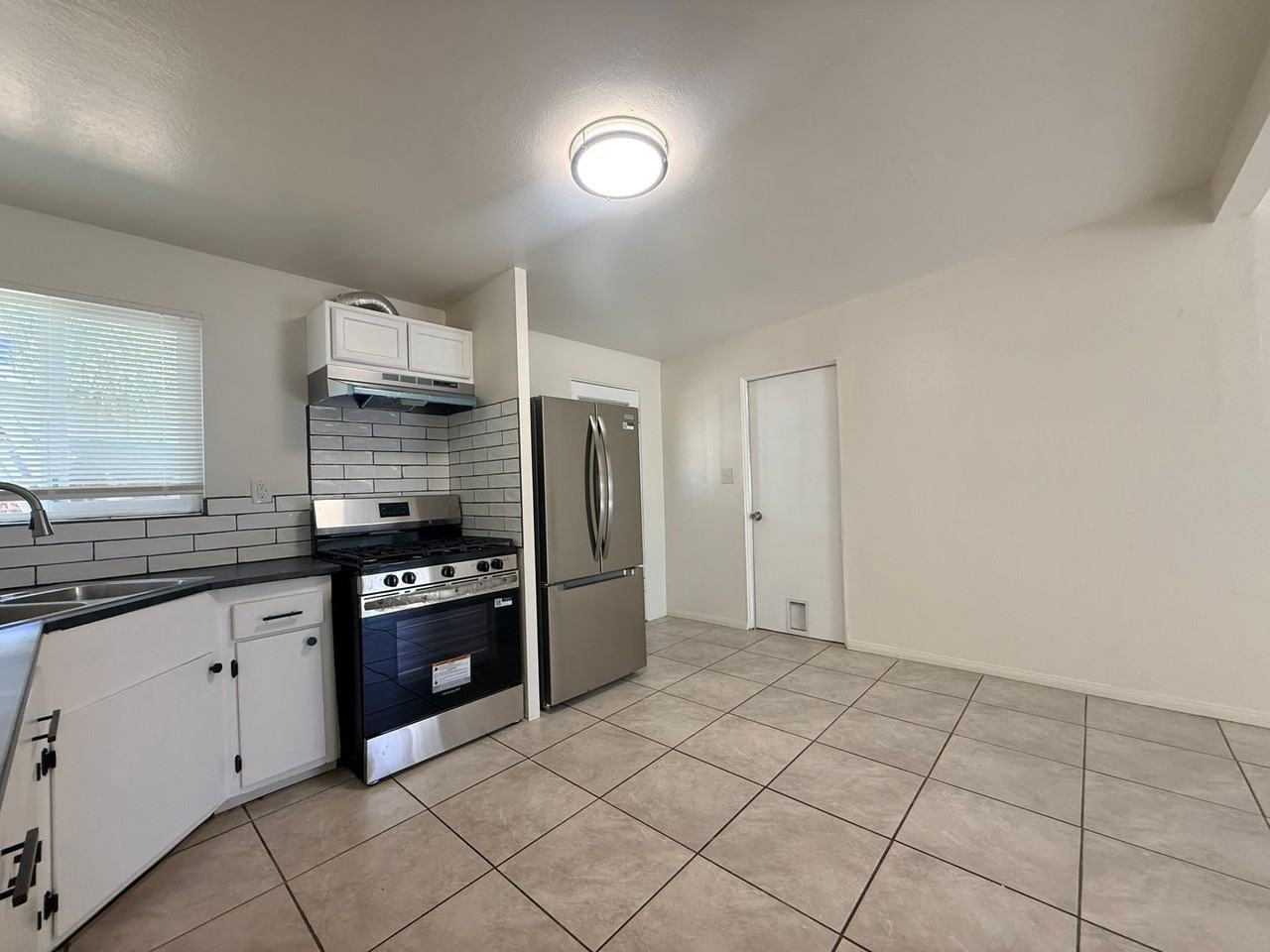 23890 Hemlock Ave - Photo 7 of 15