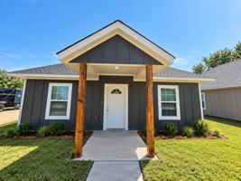 featured image of 2502 Sw H Ave