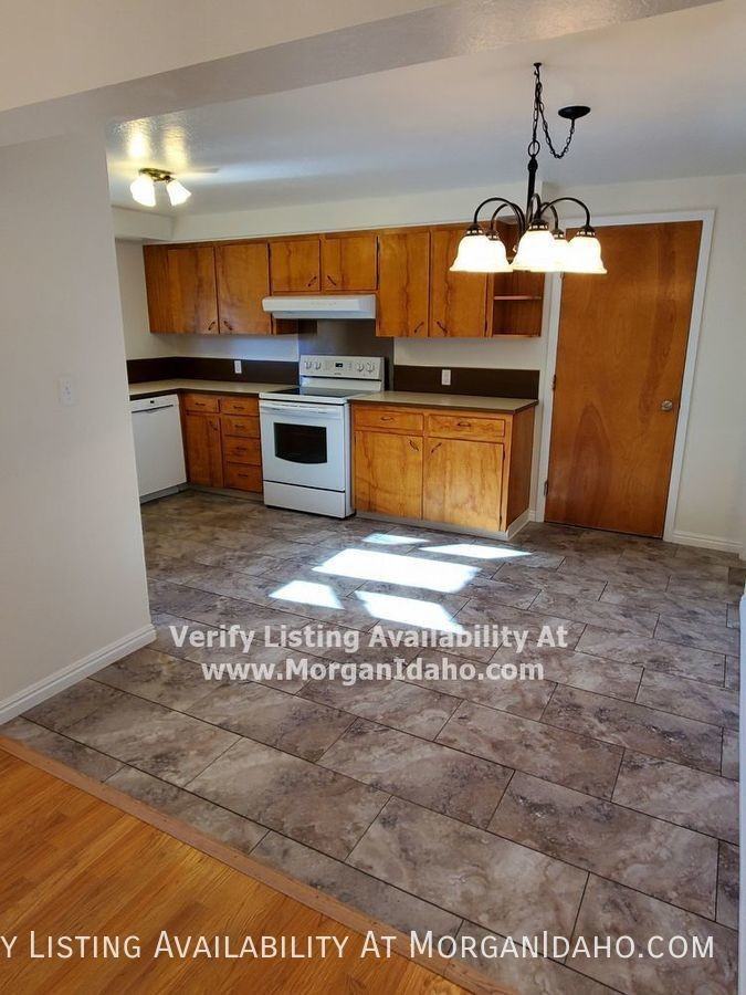 2080 S Curtis Rd - Photo 4 of 11