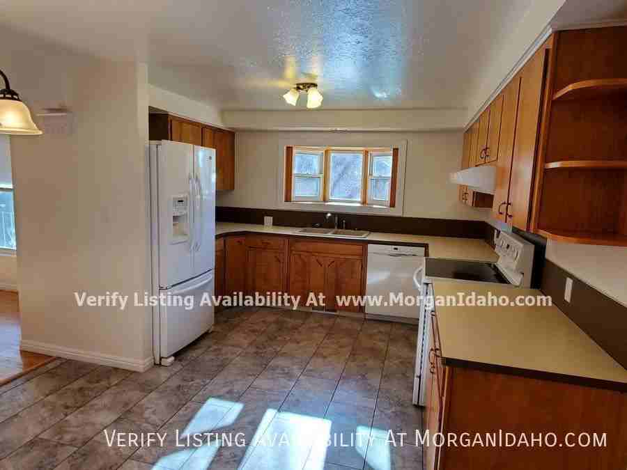 2080 S Curtis Rd - Photo 5 of 11
