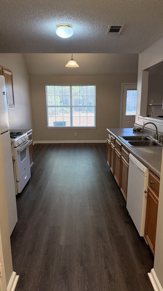 372 Berkshire Pl #NA - Photo 4 of 18