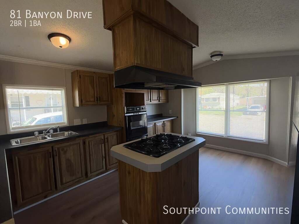 81 Banyon Dr - Photo 2 of 7